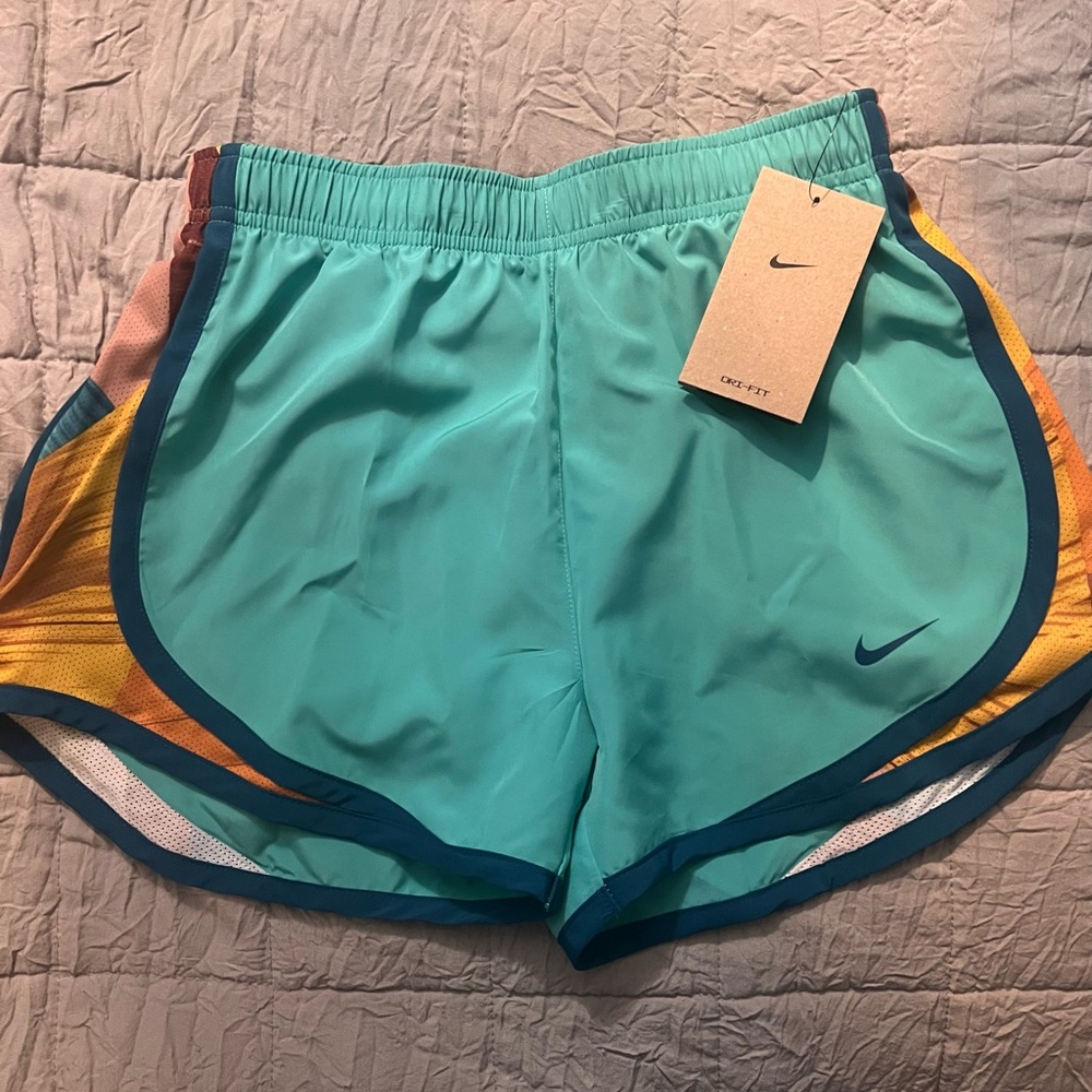 New Nike Women’s running shorts XS